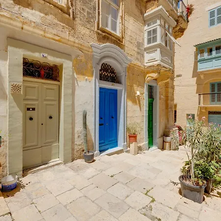 Cosy 1 Bedroom In The Heart Of *