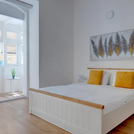 Апартаменты Cosy 1 Bedroom In The Heart Of *